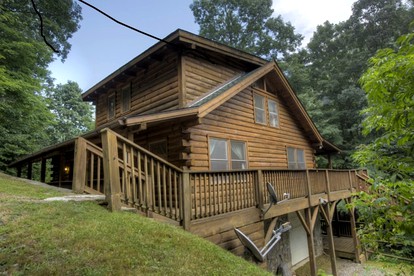 Breathtaking Smoky Mountains Cabin with Hot Tub in Maggie Valley, North Carolina - glamping.directory