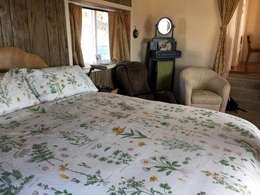 Lovely Bed and Breakfast Accommodation with Amazing Views on the Kachemak Bay, Alaska - Homer, Alaska - glamping.directory