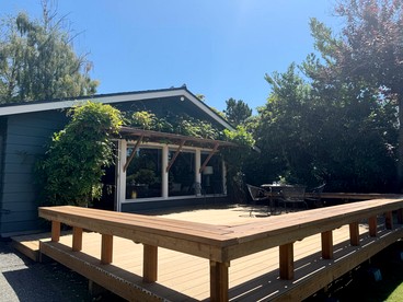 Pet-Friendly Cabin with Elegant Interior and Spacious Deck in Washington - glamping.directory