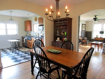 Serene Countryside Cottage Rental with Screened Porch near Charlottesville, Virginia - Louisa, Virginia - glamping.directory