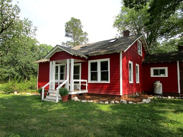 Serene Countryside Cottage Rental with Screened Porch near Charlottesville, Virginia - glamping.directory