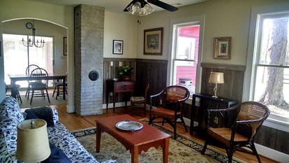Serene Countryside Cottage Rental with Screened Porch near Charlottesville, Virginia - Louisa, Virginia - glamping.directory