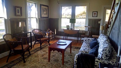 Serene Countryside Cottage Rental with Screened Porch near Charlottesville, Virginia - Louisa, Virginia - glamping.directory