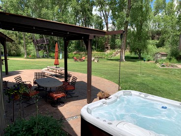 Spectacular Family Vacation Home with Fishing Pond Near Aspen, Colorado - Basalt, Colorado - glamping.directory