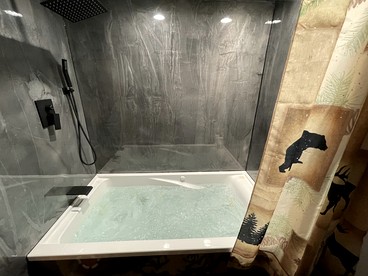 Enchanting Rental with Indoor Jacuzzi and Little Terrace in Montana - Thompson Falls, Montana - glamping.directory
