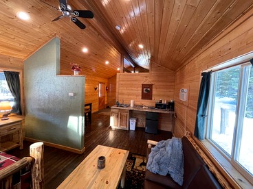 Enchanting Rental with Indoor Jacuzzi and Little Terrace in Montana - Thompson Falls, Montana - glamping.directory