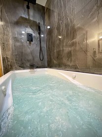 Enchanting Rental with Indoor Jacuzzi and Little Terrace in Montana - Thompson Falls, Montana - glamping.directory