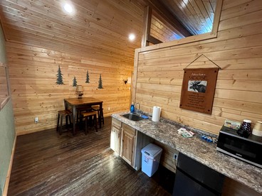 Enchanting Rental with Indoor Jacuzzi and Little Terrace in Montana - Thompson Falls, Montana - glamping.directory