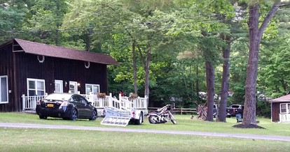 Superb Getaway Cabin near Lake George in Warren County, New York - Lake George, New York - glamping.directory