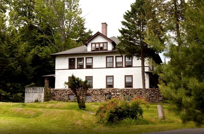 Superb Getaway Cabin near Lake George in Warren County, New York - glamping.directory