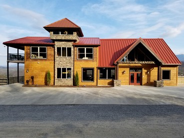 Extraordinary Vacation Cabin for Large Group Rental in Pigeon Forge, Tennessee - glamping.directory
