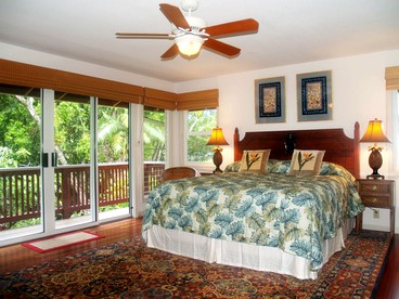 Elevated Riverfront Cabin with Hot Tub and Lanai on Kauai, Hawaii - Hanalei, Hawaii - glamping.directory