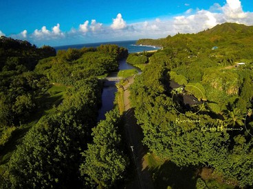 Elevated Riverfront Cabin with Hot Tub and Lanai on Kauai, Hawaii - Hanalei, Hawaii - glamping.directory