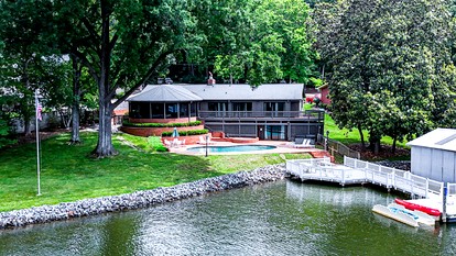 Cozy Cottage with Swimming Pool in Charlotte, North Carolina - Charlotte, North Carolina - glamping.directory
