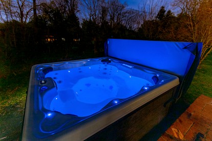 Cozy Cottage with Swimming Pool in Charlotte, North Carolina - Charlotte, North Carolina - glamping.directory