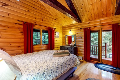 Waterfront Cabin with Private Deck Loaded with Kayaks in Maine - Greenville, Maine - glamping.directory