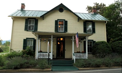 Elegant Bed and Breakfast Accommodation With Extra Privacy Near Shenandoah National Park, Virginia - Hiwassee, Virginia - glamping.directory