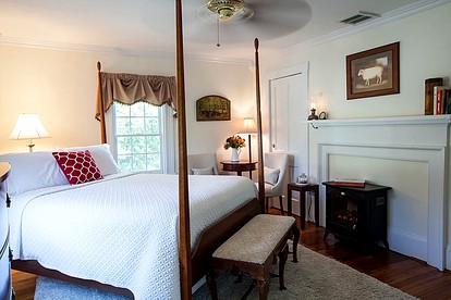 Elegant Bed and Breakfast Accommodation With Extra Privacy Near Shenandoah National Park, Virginia - Hiwassee, Virginia - glamping.directory