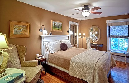 Elegant Bed and Breakfast Accommodation With Extra Privacy Near Shenandoah National Park, Virginia - Hiwassee, Virginia - glamping.directory
