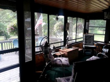 Waterfront Getaway Cabin with a Fire Pit on Raquette Lake, New York - Raquette Lake, New York - glamping.directory