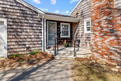 Relaxing Family Getaway with Hot Tub, Garden & BBQ in Falmouth, Massachusetts - Falmouth, Massachusetts - glamping.directory