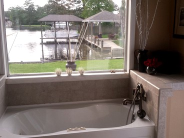 Beautiful Waterfront Cottage Rental with a Pool near New Orleans, Louisiana - Slidell, Louisiana - glamping.directory