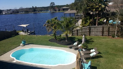 Beautiful Waterfront Cottage Rental with a Pool near New Orleans, Louisiana - Slidell, Louisiana - glamping.directory