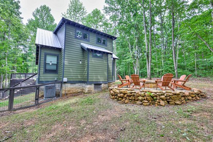 Pet-Friendly Cabin with Private Deck and BBQ in Tennessee - glamping.directory