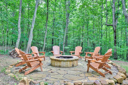 Pet-Friendly Cabin with Private Deck and BBQ in Tennessee - Monteagle, Tennessee - glamping.directory