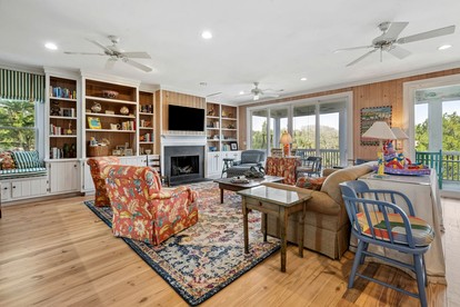 Stunning Beach House Settled Between Trees in Georgetown, South Carolina - Georgetown, South Carolina - glamping.directory