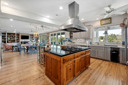 Stunning Beach House Settled Between Trees in Georgetown, South Carolina - Georgetown, South Carolina - glamping.directory