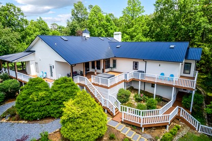 Stunning Rental with Hot-Tub, Theater Room and Great Landscape in Tennessee - glamping.directory