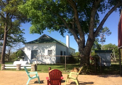 Historical Schoolhouse Suite with Spacious Tub near Eagle Mountain Lake Thirty Minutes from Downtown Fort Worth, Texas - Azle, Texas - glamping.directory