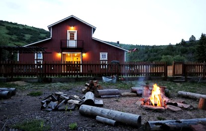 Luxurious Pet-Friendly Vacation Rental close to Mirror Lake in Kamas, Utah - Kamas, Utah - glamping.directory