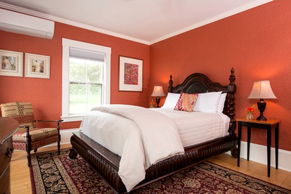 Luxurious Lake House Suite Rental on Lake Winnisquam in Sanbornton, New Hampshire - Sanbornton, New Hampshire - glamping.directory