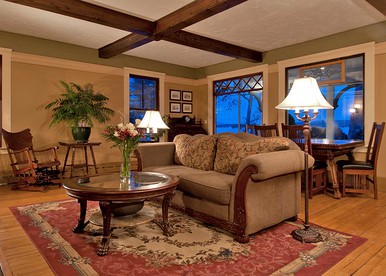 Luxurious Lake House Suite Rental on Lake Winnisquam in Sanbornton, New Hampshire - Sanbornton, New Hampshire - glamping.directory