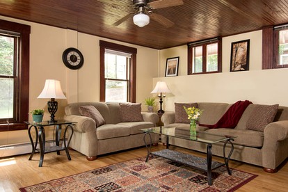 Luxurious Lake House Suite Rental on Lake Winnisquam in Sanbornton, New Hampshire - Sanbornton, New Hampshire - glamping.directory