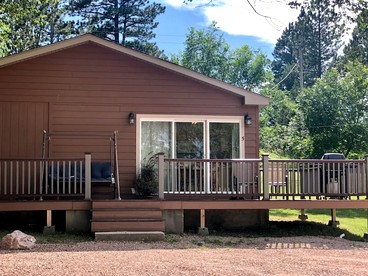 Group Cabin Fully Furnished with Equipped Deck in South Dakota - glamping.directory
