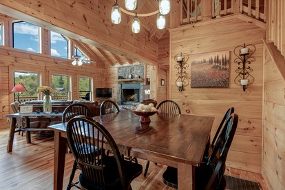 Stunning Log Cabin with Views of Mt. Mitchell near Asheville, North Carolina - Black Mountain, North Carolina - glamping.directory
