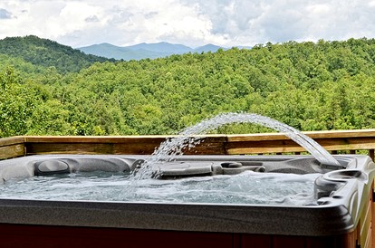 Stunning Log Cabin with Views of Mt. Mitchell near Asheville, North Carolina - Black Mountain, North Carolina - glamping.directory