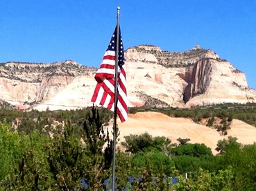 Picturesque Cabin Getaway Situated near Zion National Park in Utah - Mount Carmel, Utah - glamping.directory