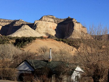 Picturesque Cabin Getaway Situated near Zion National Park in Utah - Mount Carmel, Utah - glamping.directory