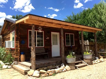 Picturesque Cabin Getaway Situated near Zion National Park in Utah - glamping.directory