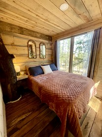 Rustic Tree House Nestled in the Heart of Ouachita National Forest, Arkansas - Boles, Arkansas - glamping.directory