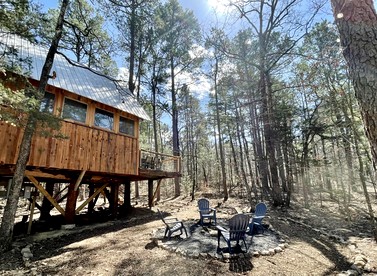 Rustic Tree House Nestled in the Heart of Ouachita National Forest, Arkansas - Boles, Arkansas - glamping.directory