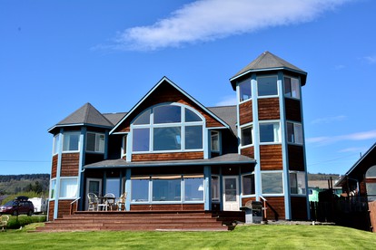 Stunning Beachside Vacation Rental for Family or Group Glamping Escapes to Alaska - glamping.directory