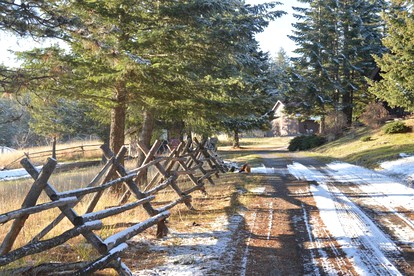 Adorable Cabin Rental with Fireplace for a Couples' Vacation near Post Falls, Idaho - Coeur d'Alene, Idaho - glamping.directory
