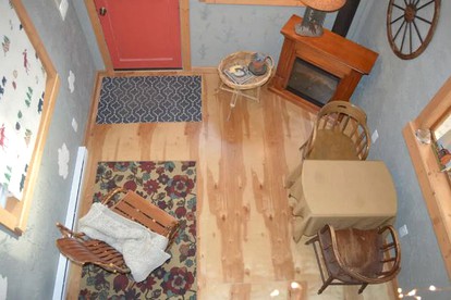 Adorable Cabin Rental with Fireplace for a Couples' Vacation near Post Falls, Idaho - Coeur d'Alene, Idaho - glamping.directory