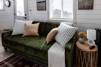 Unforgettable Vistas: Tiny Home Getaway with Stunning Utah Views - Apple Valley, Utah - glamping.directory