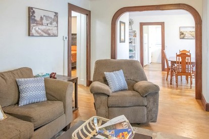 Large, Farmhouse Style Cottage near Lake Cumberland State Resort Park, Perfect for a Kentucky Summer Holiday - Columbia, Kentucky - glamping.directory